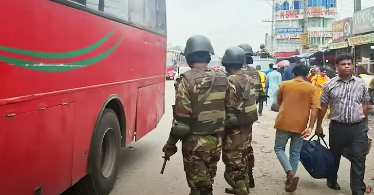 রাজধানীর বিভিন্ন এলাকায় সেনাবাহিনীর টহল